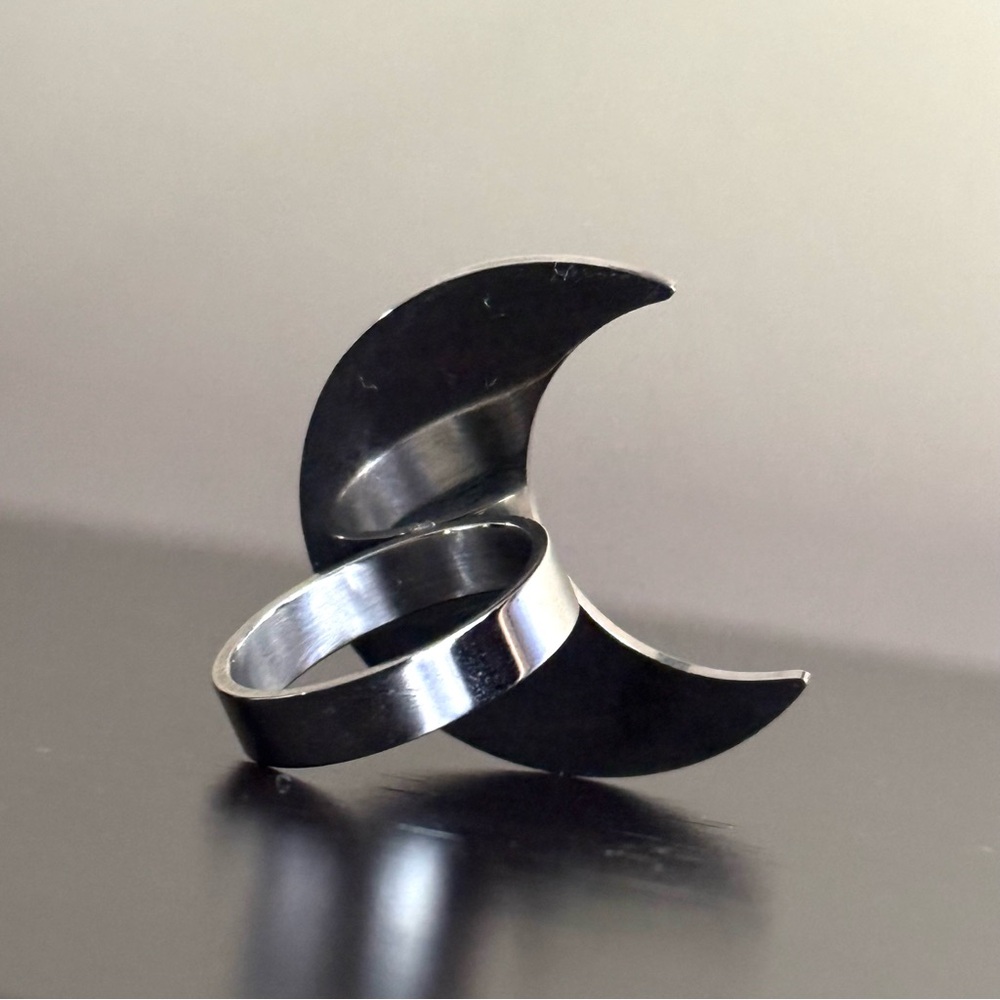 Killstar Black Crescent Moon Ring - Picture 2 of 9